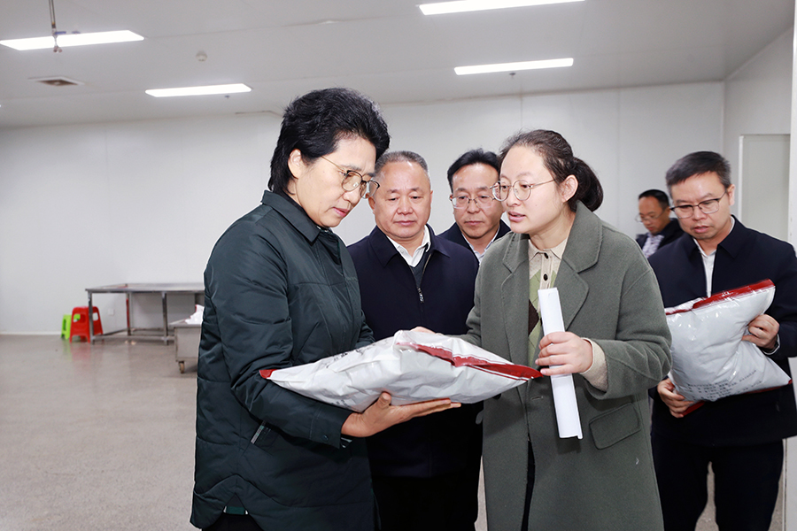 陈华深入基层开展“三联”活动