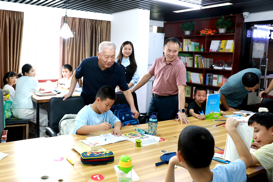州关工委调研湘西高新区关心下一代工作